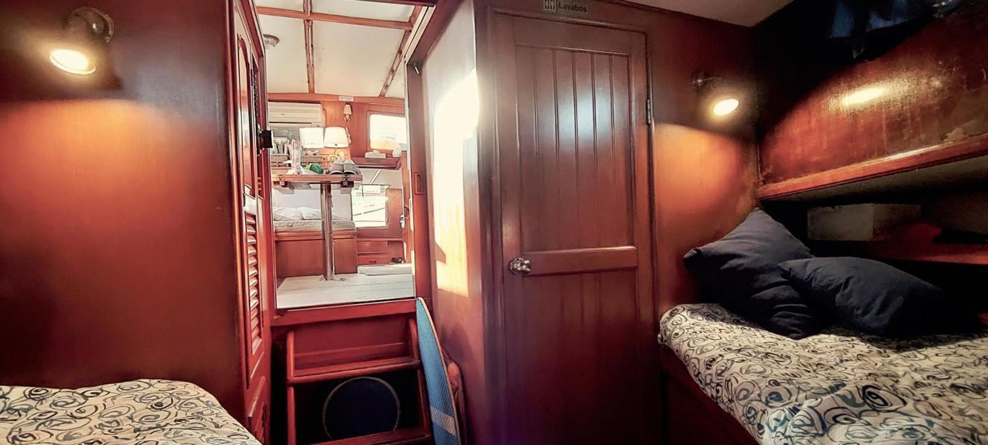 Barco 12 Mts Centro Cangas Стая снимка